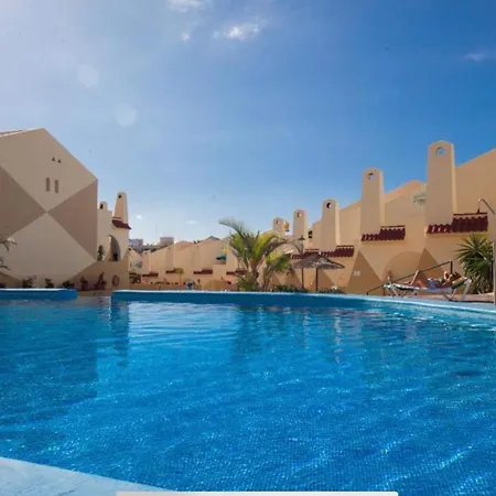 Aircon -Cozy Pool View Apartment - Mareverde