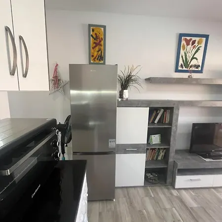 Aircon -Cozy Pool View Apartment - Mareverde شقة