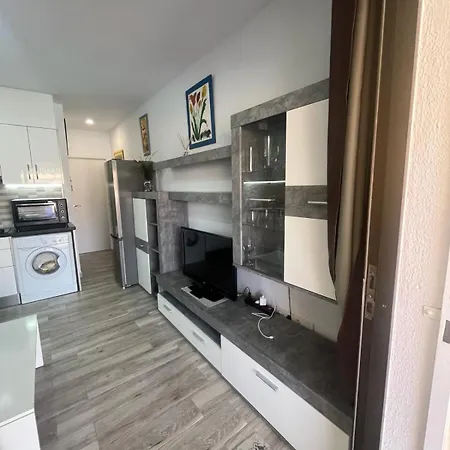 شقة Aircon -Cozy Pool View Apartment - Mareverde *