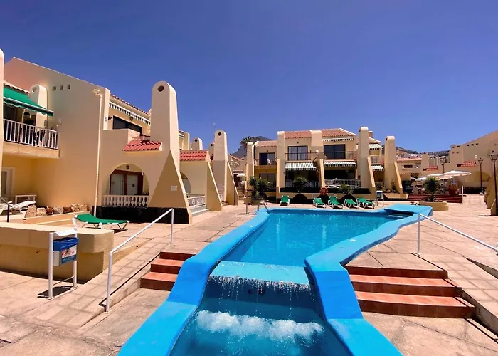 Aircon -Cozy Pool View Apartment - Mareverde شقة