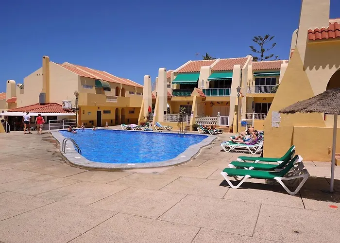 Aircon -Cozy Pool View Apartment - Mareverde شقة