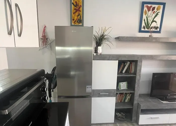 Aircon -Cozy Pool View Apartment - Mareverde شقة