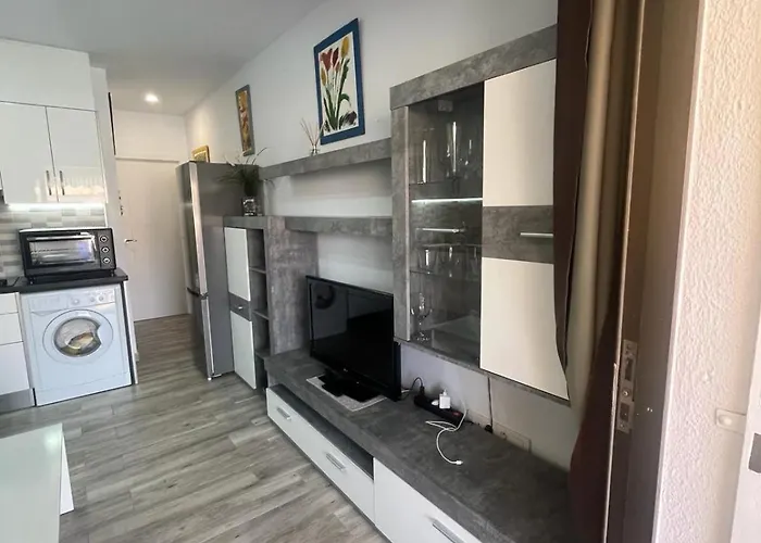 شقة Aircon -Cozy Pool View Apartment - Mareverde *